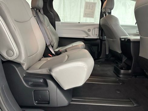 Used 2025 Toyota Sienna XLE image 56