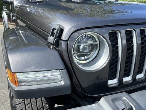 Used 2022 Jeep Gladiator Overland w/ Popular Equipment Package AWD/4WD image 7