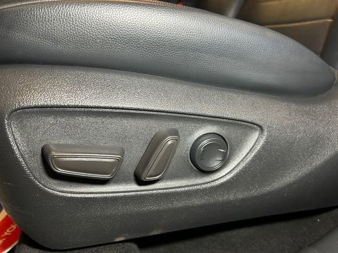 Used 2022 Toyota Highlander XLE image 22