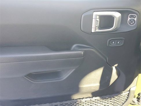 Certified 2023 Jeep Gladiator Sport image 16