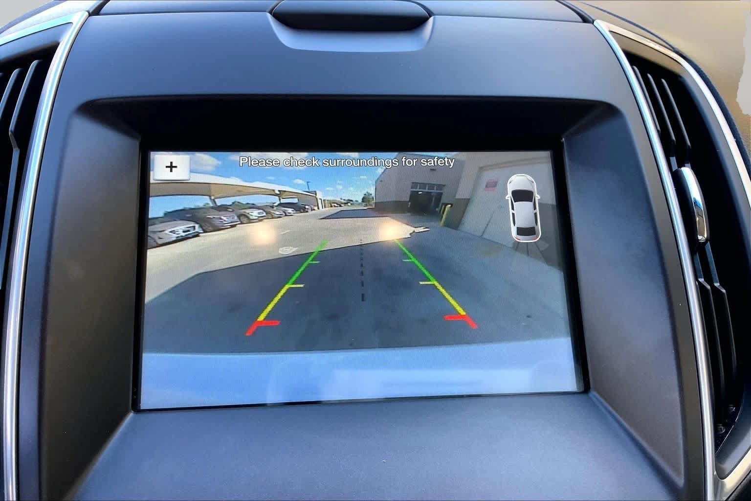 Used 2017 Ford Edge Titanium w/ Technology Package FWD image 28