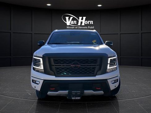 Used 2024 Nissan Titan PRO-4X w/ Pro-4x Convenience Package AWD/4WD image 12