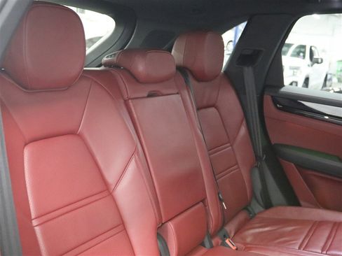 Used 2019 Porsche Cayenne S image 15