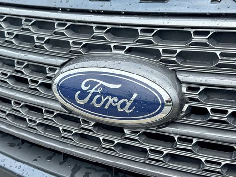 Used 2022 Ford Explorer XLT w/ Equipment Group 202A AWD/4WD image 14
