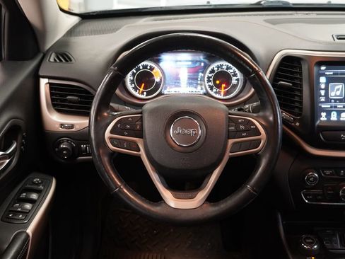 Used 2017 Jeep Cherokee Limited w/ Luxury Group image 10