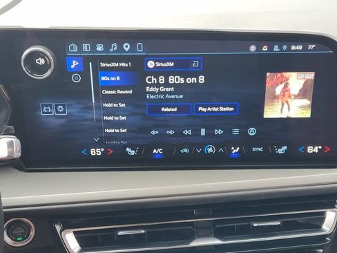 Used 2025 Chevrolet Traverse LT w/ Driver Confidence Package FWD image 5