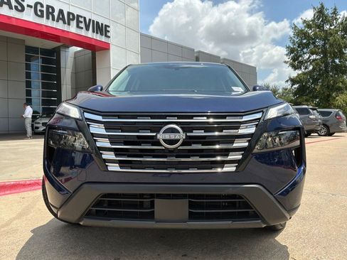 Used 2025 Nissan Rogue SV FWD image 3