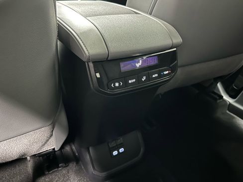 Used 2025 Toyota Highlander XLE image 51