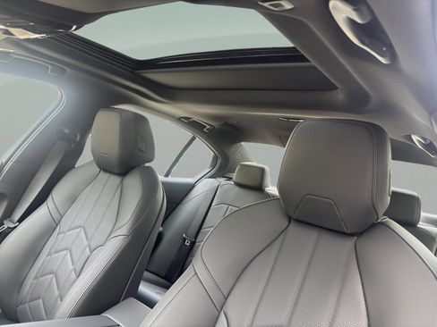 New 2026 BMW i5 eDrive40 w/ Premium Package RWD image 19