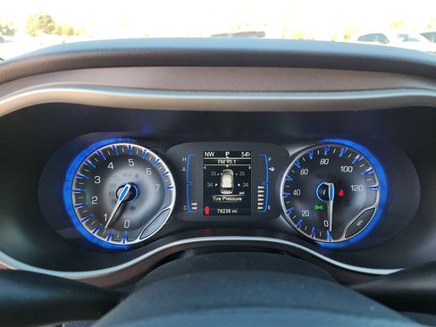 Used 2023 Chrysler Voyager LX image 17