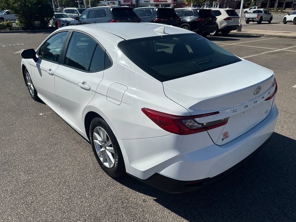 Used 2025 Toyota Camry LE FWD image 5