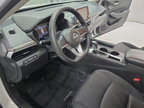 Used 2025 Nissan Altima 2.5 SV FWD image 12