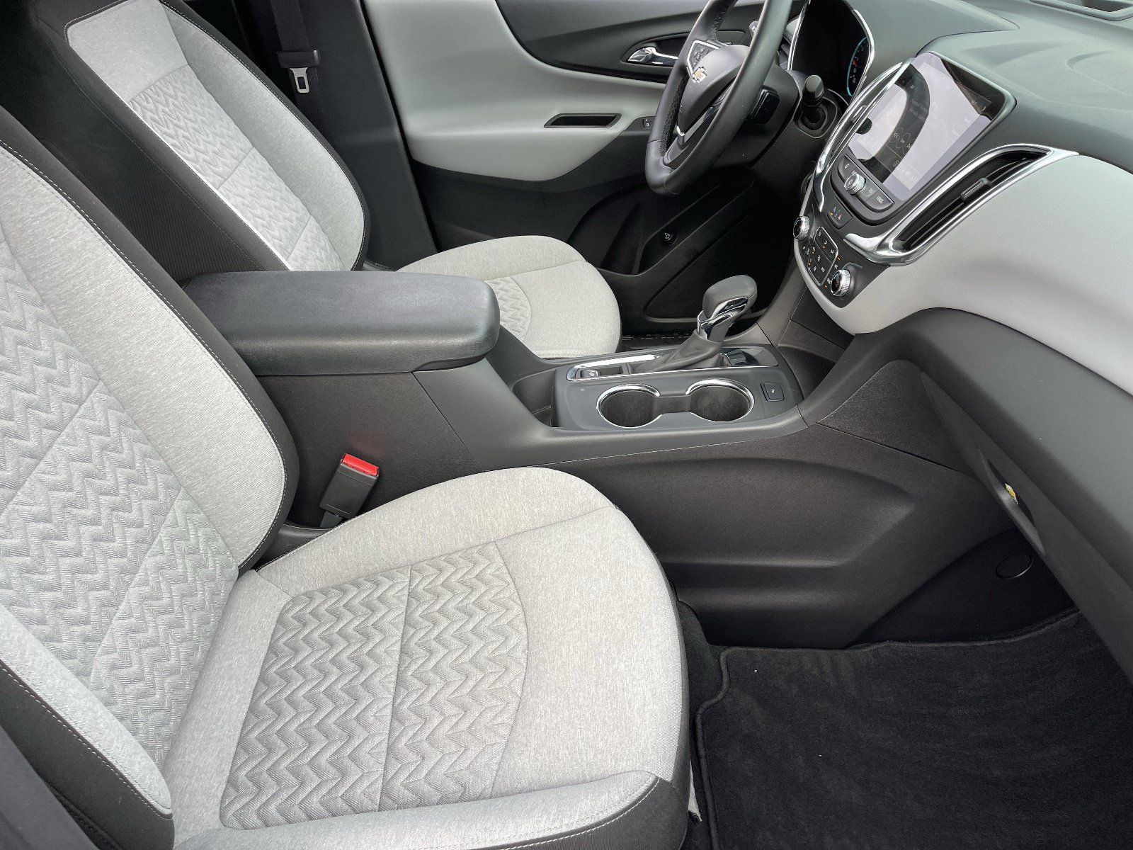 Used 2024 Chevrolet Equinox LT FWD image 12