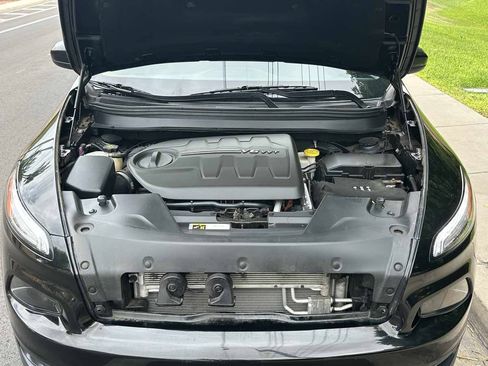 Used 2017 Jeep Cherokee Latitude w/ Cold Weather Group AWD/4WD image 62