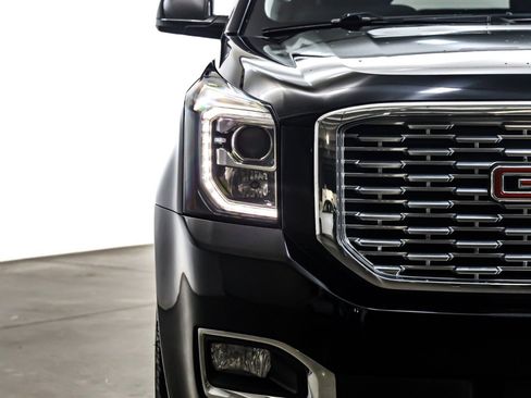 Used 2020 GMC Yukon XL Denali w/ Denali Premium Package image 14