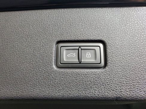 Used 2025 Audi Q8 Premium w/ Black Optic Package AWD/4WD image 7