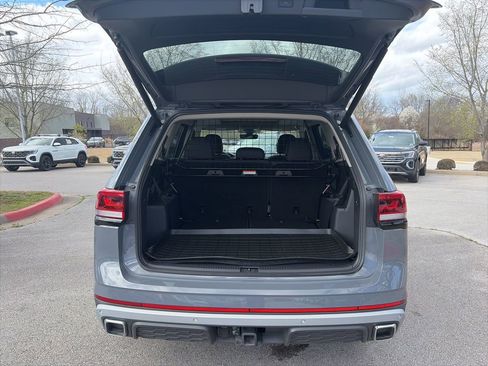 Used 2025 Volkswagen Atlas Peak Edition SE AWD/4WD image 6