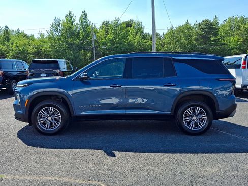 Used 2025 Chevrolet Traverse LT w/ Driver Confidence Package AWD/4WD image 4