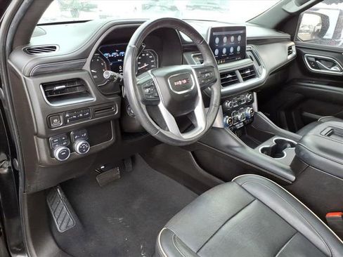 Used 2021 GMC Yukon SLT w/ SLT Premium Package image 3