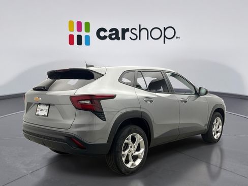 Used 2024 Chevrolet Trax LS w/ LS Convenience Package FWD image 5
