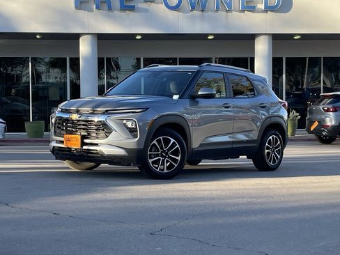 Used 2025 Chevrolet TrailBlazer LT image 1