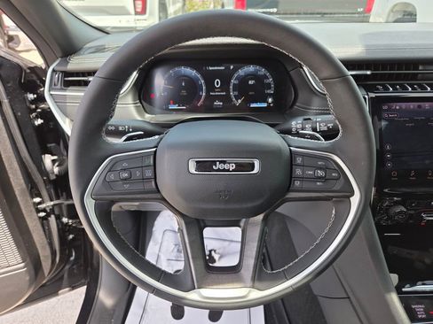 Used 2025 Jeep Grand Cherokee Limited w/ Luxury Tech Group II AWD/4WD image 27