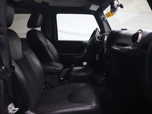Used 2016 Jeep Wrangler Sahara AWD/4WD image 10