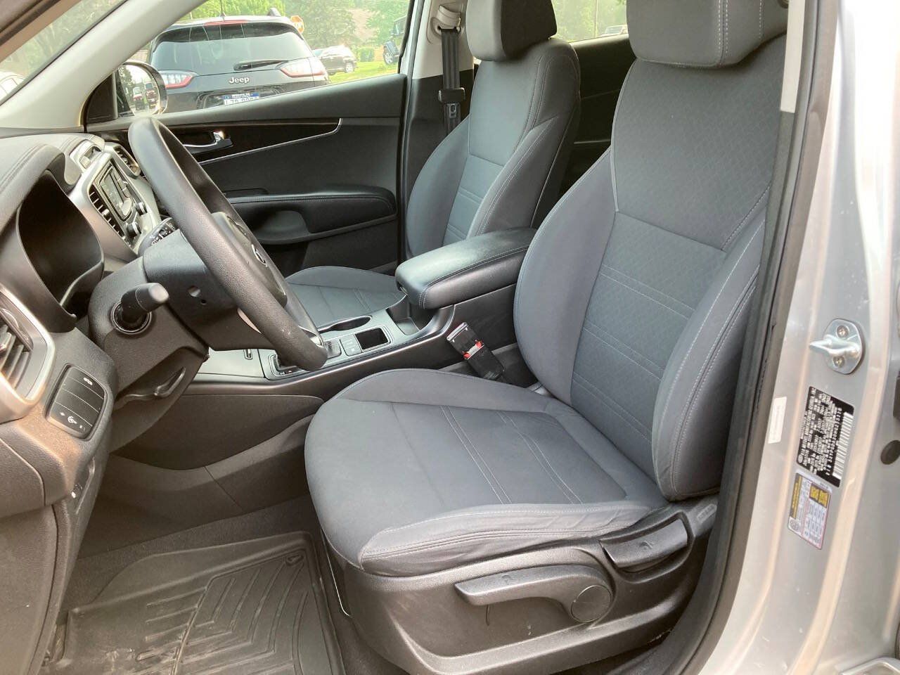 Used 2017 Kia Sorento AWD image 7