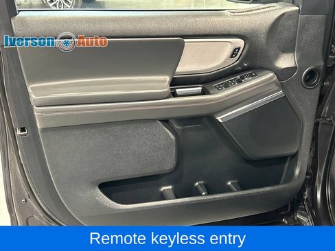 Used 2025 Ford Expedition Active AWD/4WD image 15