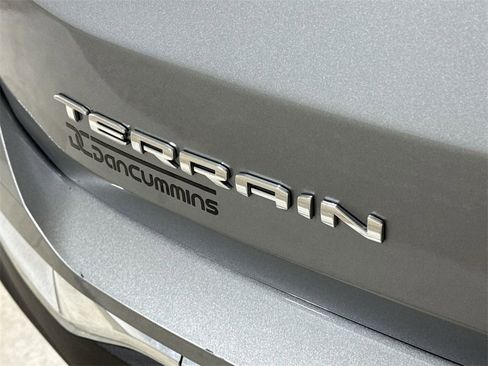 Used 2024 GMC Terrain SLT image 26