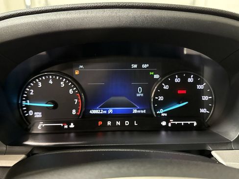 Used 2023 Ford Explorer XLT AWD/4WD image 12