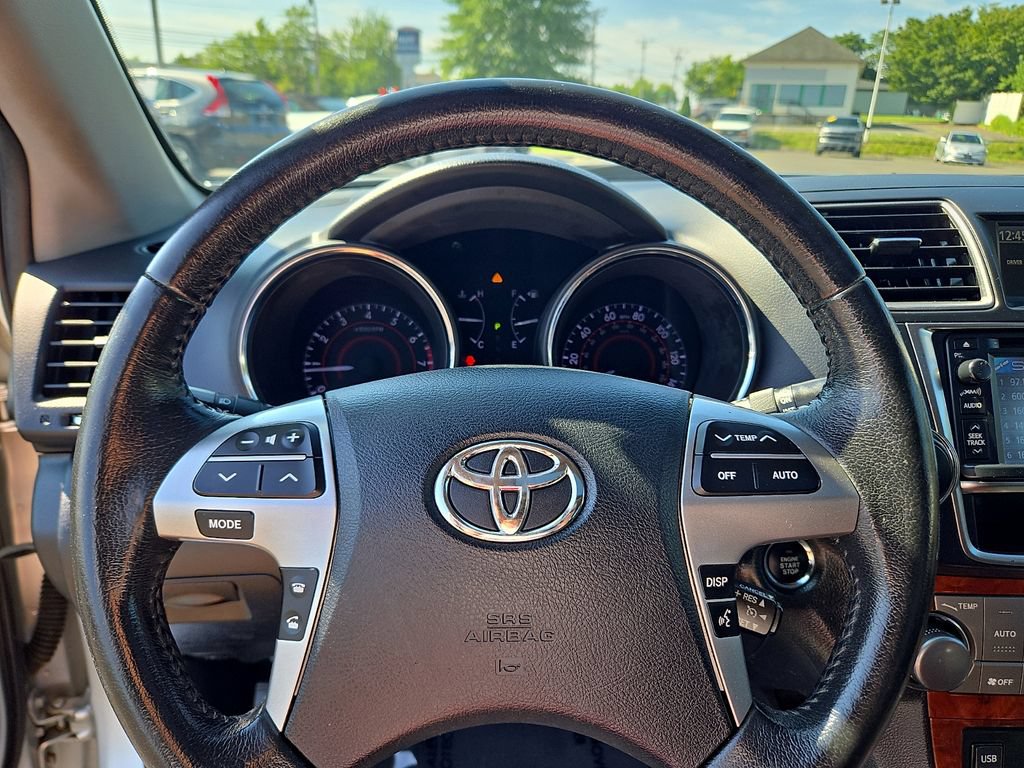 Used 2013 Toyota Highlander Limited AWD/4WD image 20