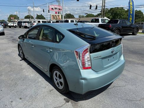 Used 2014 Toyota Prius Three w/ Preferred Accessory Package FWD image 6