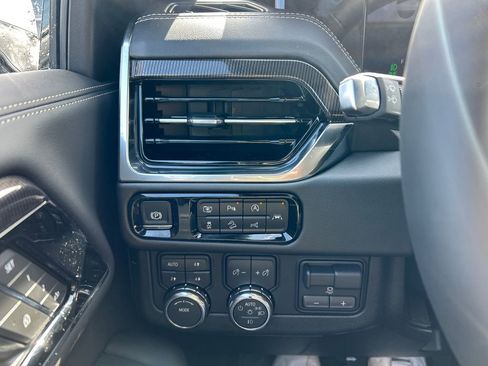 New 2026 GMC Yukon Elevation w/ Elevation Premium Package image 21