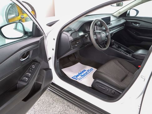 Used 2023 Honda Accord EX image 3