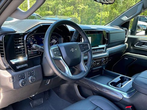 Used 2024 Chevrolet Silverado 2500 LTZ w/ LTZ Plus Package image 17