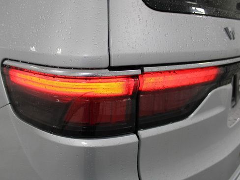 Used 2023 Jeep Wagoneer L Series III w/ Preferred Equipment Group image 27