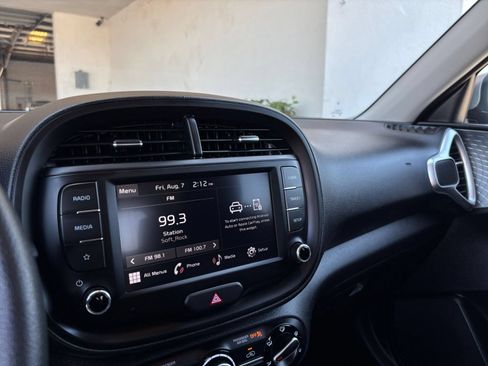 Used 2025 Kia Soul LX w/ LX Technology Package FWD image 20