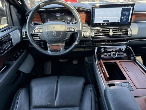 Used 2024 Lincoln Navigator Reserve image 20