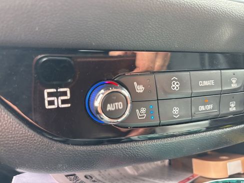 Used 2022 Buick Enclave Premium FWD image 24