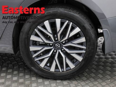 Used 2024 Nissan Altima 2.5 SV image 32