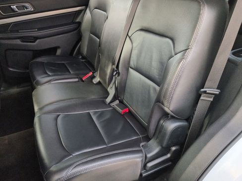 Certified 2018 Ford Explorer XLT w/ Equipment Group 202A image 21