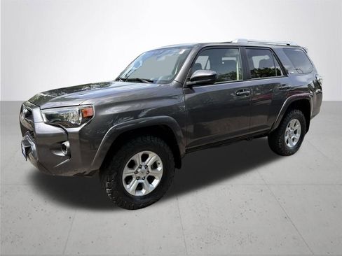 Used 2018 Toyota 4Runner SR5 AWD/4WD image 2