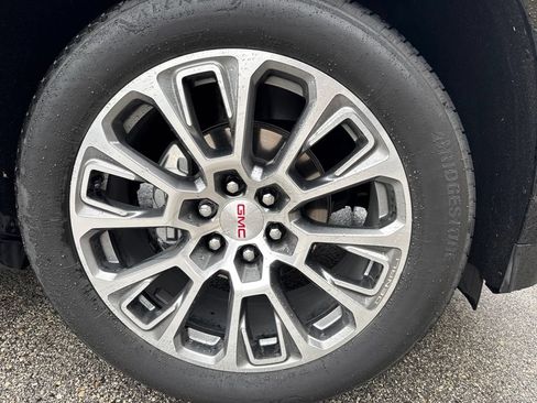 Used 2025 GMC Yukon Denali w/ Sun & Power Step Package AWD/4WD image 4