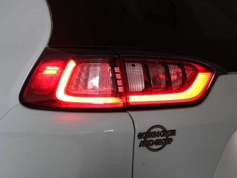 Used 2019 Jeep Cherokee Limited AWD/4WD image 55