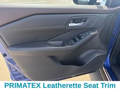 Used 2023 Nissan Rogue SV w/ SV Premium B Package image 13