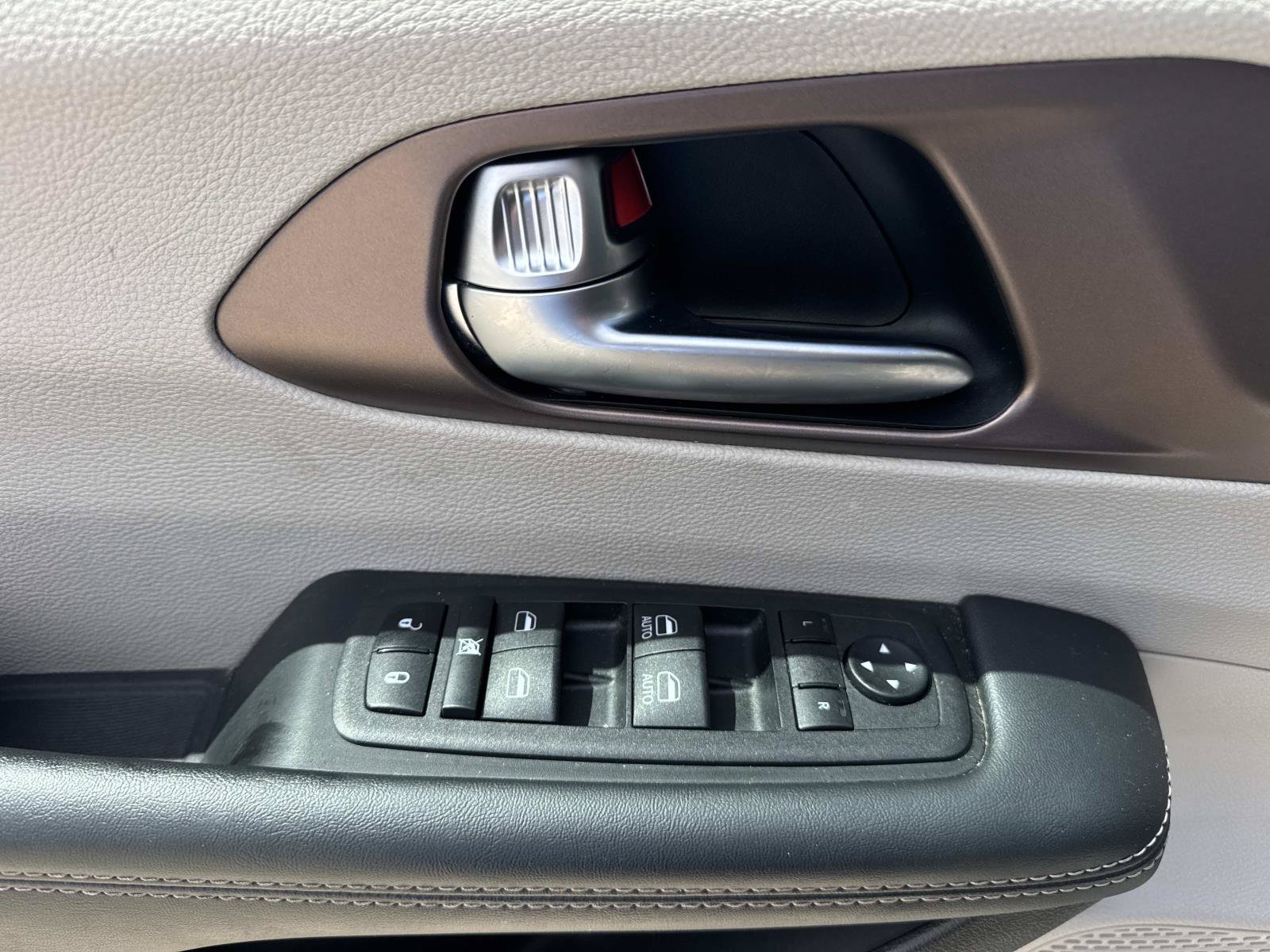 Used 2023 Chrysler Voyager LX FWD image 20