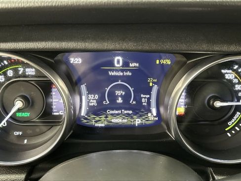 Used 2022 Jeep Wrangler Unlimited Sahara AWD/4WD image 15