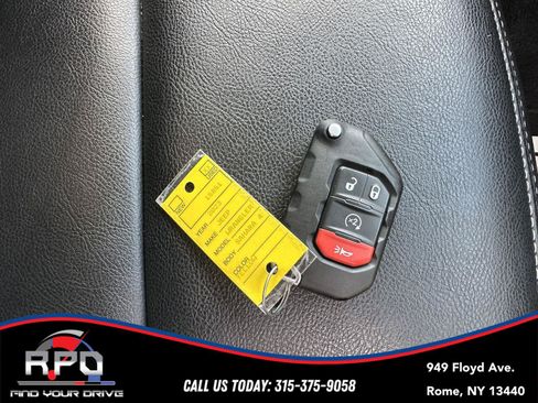 Used 2023 Jeep Wrangler Unlimited Sahara w/ LED Lighting Group AWD/4WD image 34