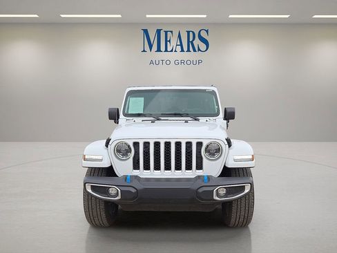 Used 2023 Jeep Wrangler Unlimited Sahara image 9